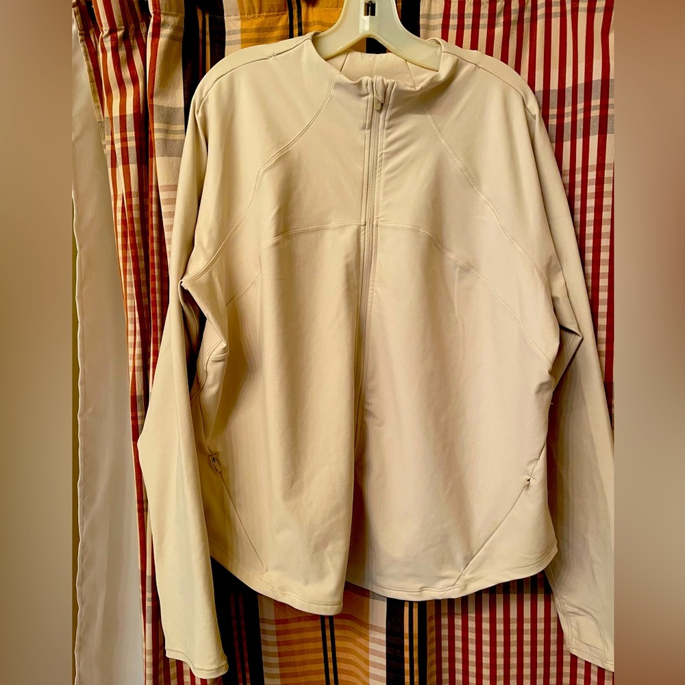 EUC Old Navy fitted full zip jacket, 2 zipper pockets. High neck. XXL beige